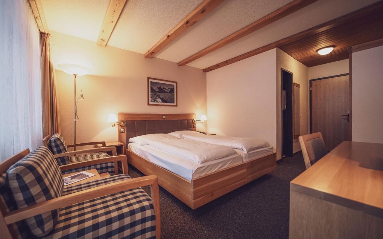 Classic Double Room with Balcony,1498771717:JPEG